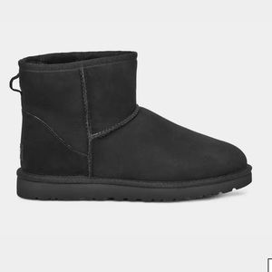 UGG Classic Mini Boot in Black - Used